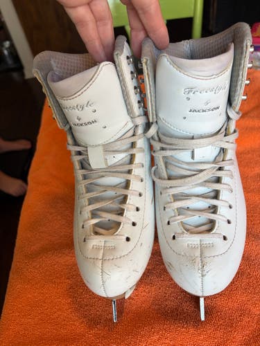 Jackson Ultima Freestyle Figure Skates B Adult 4.5 (Used)