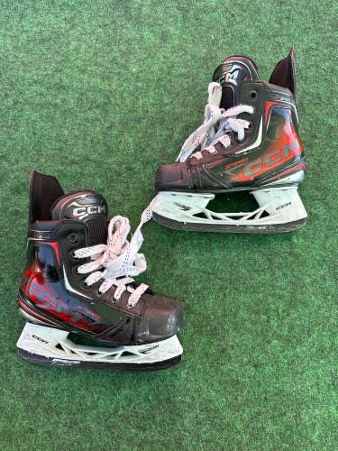 Youth CCM JetSpeed FT8 Pro Hockey Skates (Regular) Size 11y (Used)