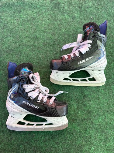 Youth Bauer Vapor Flylite Hockey Skates (Regular) Size 11.5y (Used)