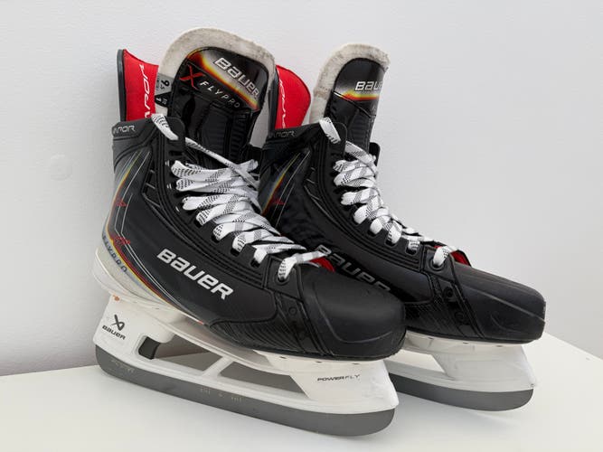 Bauer Vapor Flypro Hockey Skates Regular Width 9.5 (Like-New)