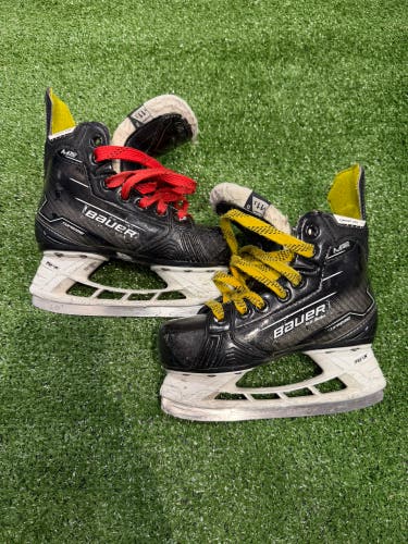 Youth Bauer Supreme M50 Pro Hockey Skates Regular Width 11.5 (Used)