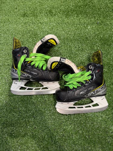 Youth Bauer Vapor 3X Hockey Skates Regular Width 10 (Used)
