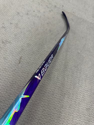 Senior Bauer Purple/Teal Vapor Flylite Right Handed Hockey Stick P28 65 Flex (New)