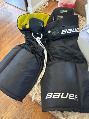 Intermediate Medium Bauer Supreme 3S Hockey Pants (Used)