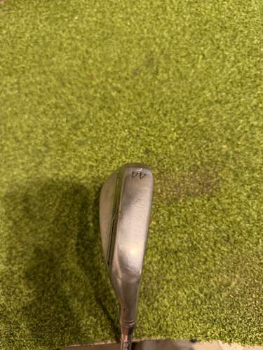 Titlesit Vokey SM10 Wedge Works 44* Raw Wedge, Dynamic Gold Reuglar Flex, RH