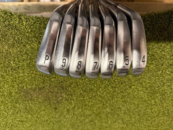 Srixon ZXi7 4-PW Iron Set, Dynamic Gold Mid 115 Stiff Flex, RH