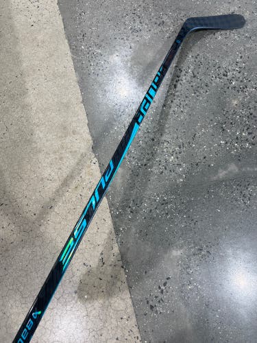 Senior Bauer Pulse Hockey Stick Right Handed P92 70 Flex (New)