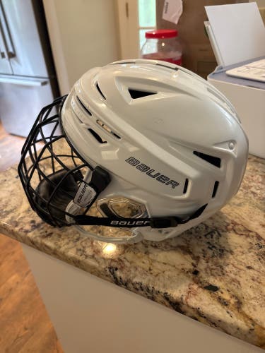 Medium Bauer Re-Akt 150 Helmet (Used)