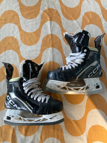 Intermediate CCM AS-V Hockey Skates 6 (Used)