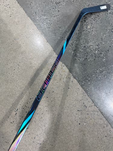 Senior Bauer Nexus Tracer Hockey Stick Right Handed P28 65 Flex (New)