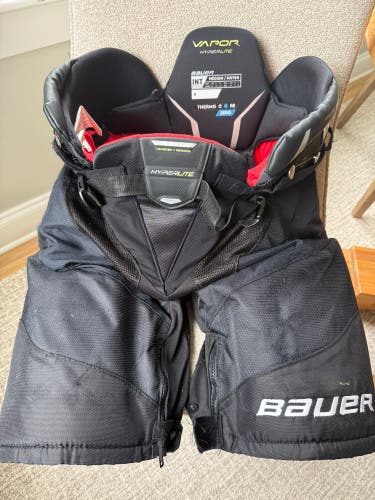 Intermediate Medium Bauer Vapor Hyperlite Hockey Pants (Used)