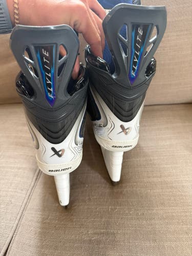 2025 Bauer Vapor Flylite Hockey Skates Regular Width 8 (Used)