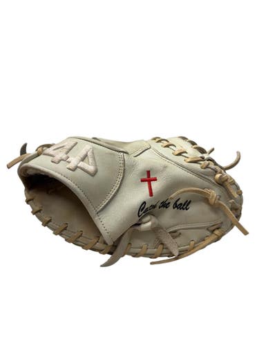 Used 44 PRO SIGNATURE SERIES BB/SB Catchers RH Throw White 33" 11835-S000211075