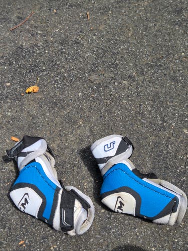 Medium Junior CCM classic Elbow Pads (Used)