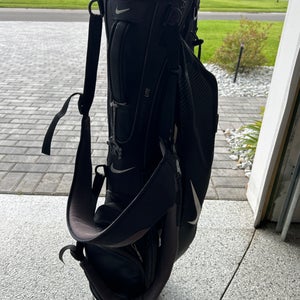 Unisex Nike Bag Standing (Used)