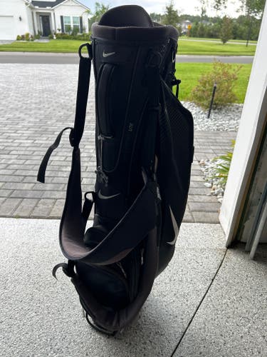 Unisex Nike Bag Standing (Used)