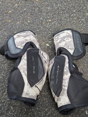 Junior Medium Easton Stealth Elbow Pads (Used)
