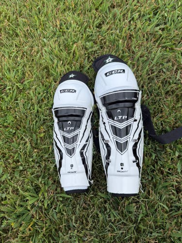 Youth CCM 9" Shin Pads (Used)
