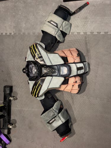 Small Bauer Hyperlite Goalie Chest Protector (Used)