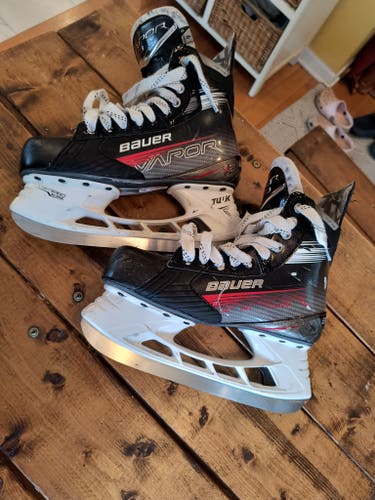 Black/Gray 2023 Bauer Vapor 3X Hockey Skates Regular Width 9 (Used)