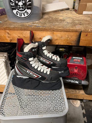 Black/Gray 2019 CCM JetSpeed FT460 Hockey Skates Regular Width Size 3.5 (Used)