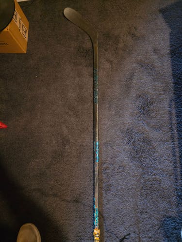 Junior Bauer Twitch Left Hand Hockey Stick 30 Flex