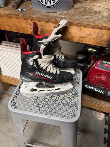 Black/Gray 2023 Bauer Vapor X4 Hockey Skates Regular Width Size 4.5 (Used)