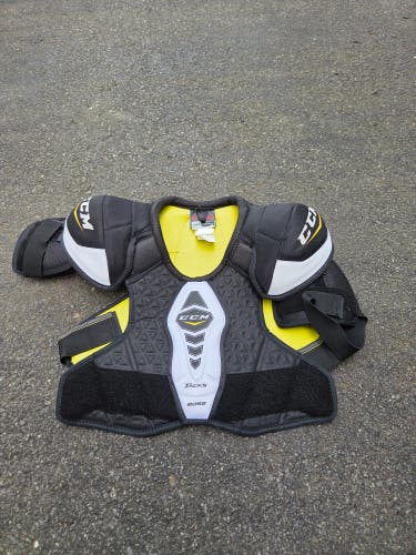 Men's Small Senior CCM Tacks 2052 Shoulder Pads (Used)