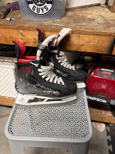 Black/Gray 2023 Bauer Vapor X5 Pro Hockey Skates Size 5 (Used)