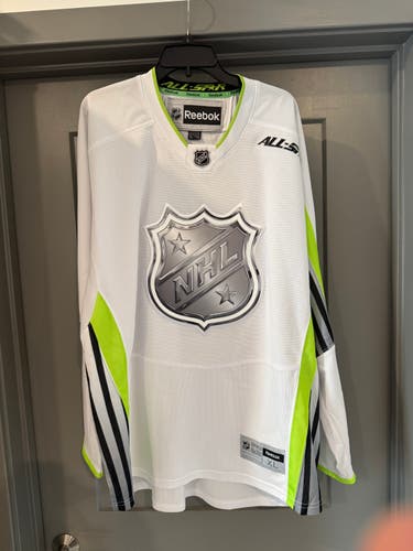 White XL Men's Reebok Jersey (Used)