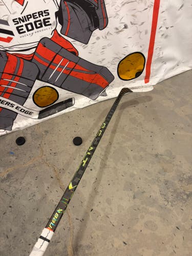 Intermediate Bauer AG5NT Right Handed Hockey Stick P28 55 Flex (Used)