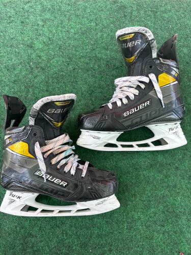 Senior Bauer Supreme 3S Pro Hockey Skates (Fit 2) Size 8 (Used)