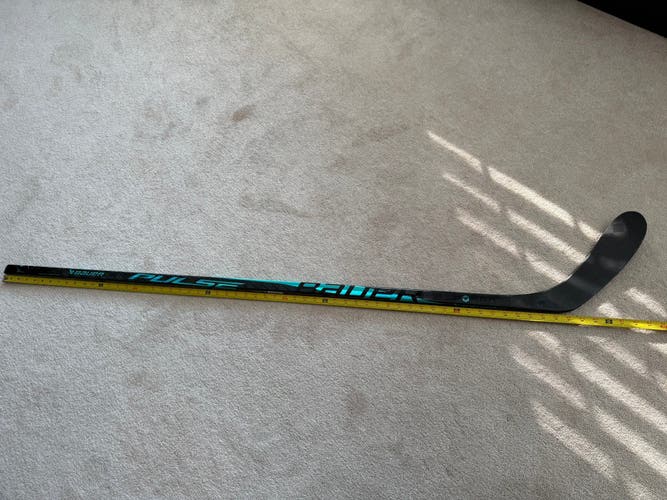 Intermediate Bauer Pulse Left Hand Hockey Stick P28 65 Flex (Used)