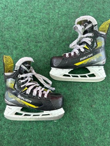 Youth Bauer Vapor X4 Hockey Skates (Regular) Size 13.5y (Used)