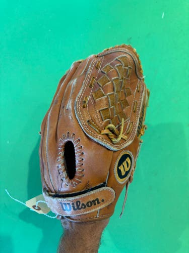 Brown Wilson George Brett RH Pitcher's Baseball Glove 12"