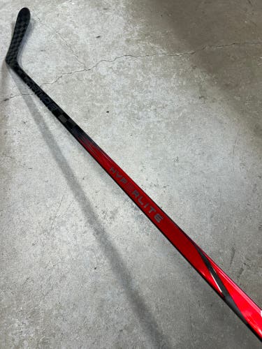77 Flex P28 Senior Bauer Vapor Hyperlite2 Right Hand Hockey Stick (New) Pro Stock