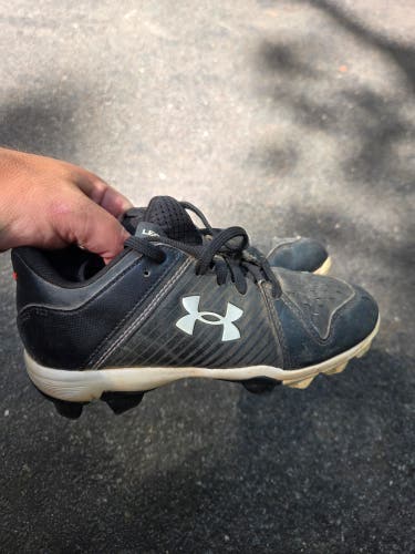 Black Kid's 2Y (Big Kids / Youth) Youth Under Armour Low Top Molded Cleats (Used)