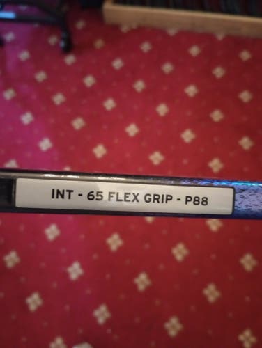 Intermediate CCM Ribcor Trigger 10 Pro Right Handed Hockey Stick P88 Curve 65 Flex (New)