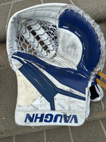 Vaughn Goalie Glove Regular Intermediate White/Blue (Used)