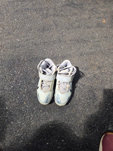 Gray Kid's 13K (Little Kids) Youth Nike High Top (Used)