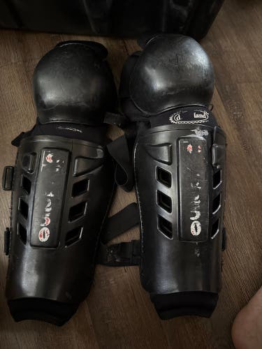 Senior CCM 16" Shin Pads (Used)