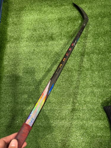 Youth Bauer Nexus Tracer Hockey Stick Right Handed P28 Less Than 30 Flex (Used)