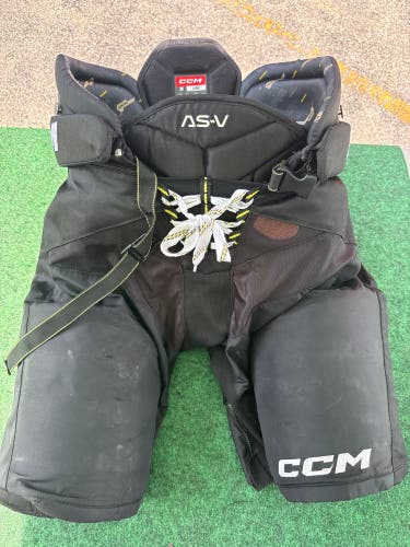 Black Senior Large CCM Tacks AS-V Hockey Pants (Used)