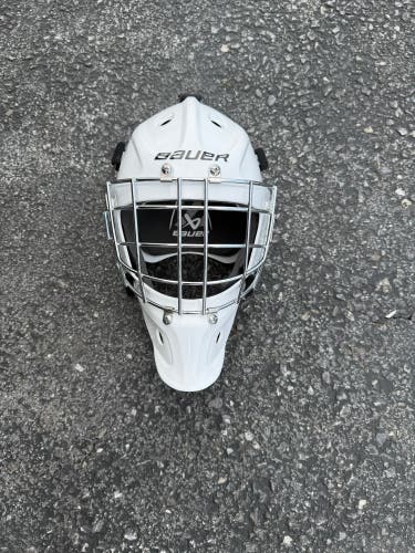 Senior Medium Bauer 930 Goalie Mask (Used)