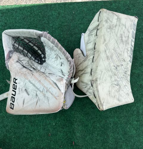 White Senior Bauer Hyperlite Goalie Glove & Blocker Set Regular (Used)