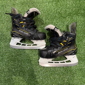 Youth Bauer Supreme M40 Hockey Skates Regular Width 11 (Used)