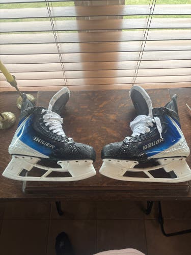 Blue 2025 Bauer Vapor Flylite Hockey Skates 7.5 (Used)