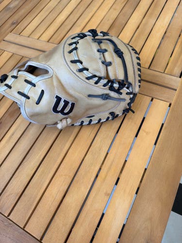 Wilson A2000 RH Catcher's Baseball Glove 33" (Used)