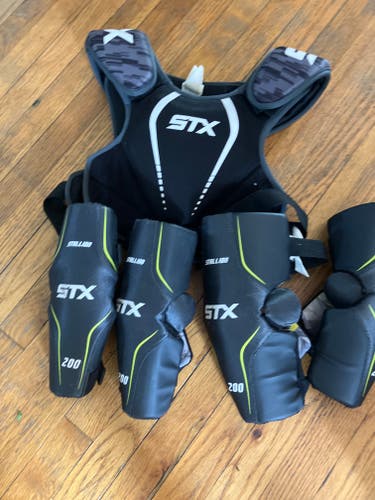 Large Youth STX Stallion 75 Shoulder Pads (Used)