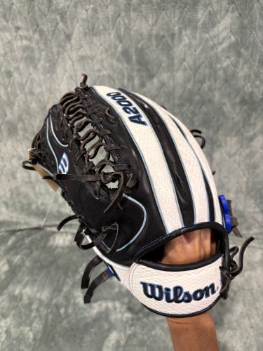 Black Wilson A2000 LH Outfield Baseball Glove 12.75" (Used)